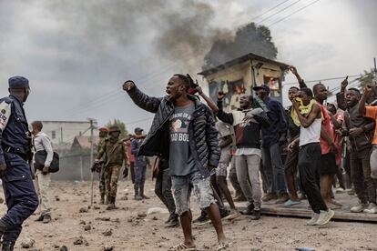 Disturbios a las puertas del cuartel general de la misión de la ONU en la República Democrática del Congo, la Monusco, en Goma, el martes.