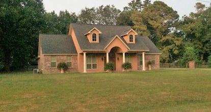 Una casa en el lado norte del lago.