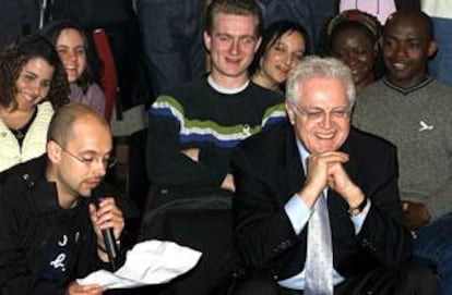 Jospin, durante un debate con varios centenares de jóvenes antes del cierre de la campaña.