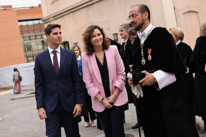 La presidenta de Madrid Isabel D?iaz Ayuso con el consejero Emilio Viciana y el rector de la Universidad Carlos III en la inauguracin del curso 2024-2025 en ese campus.