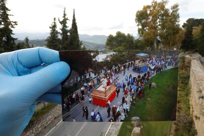 Procesión del Cristo Resucitado y Nuestra Señora de Loreto en Ronda, en abril de 2019. Al fondo, el mismo lugar en la actualidad.