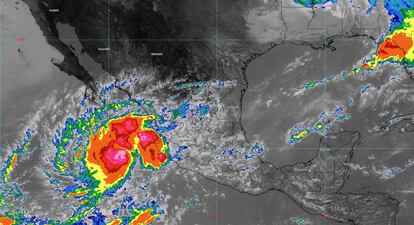 La depresión tropical Nueva E cerca de las costas mexicanas en septiembre de 2024