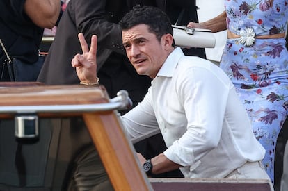 Orlando Bloom sale del hotel Gritti Palace, antes de la esperada boda del fundador de Amazon, Jeff Bezos, y Lauren Sanchez, en Venecia, Italia, el 26 de junio de 2025.
