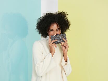 Ocho formas de combinar tu bolso de fiesta (más allá de la Navidad)