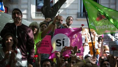La Guàrdia Civil registra el Departament d'Economia pel referèndum de l'1 d'octubre.