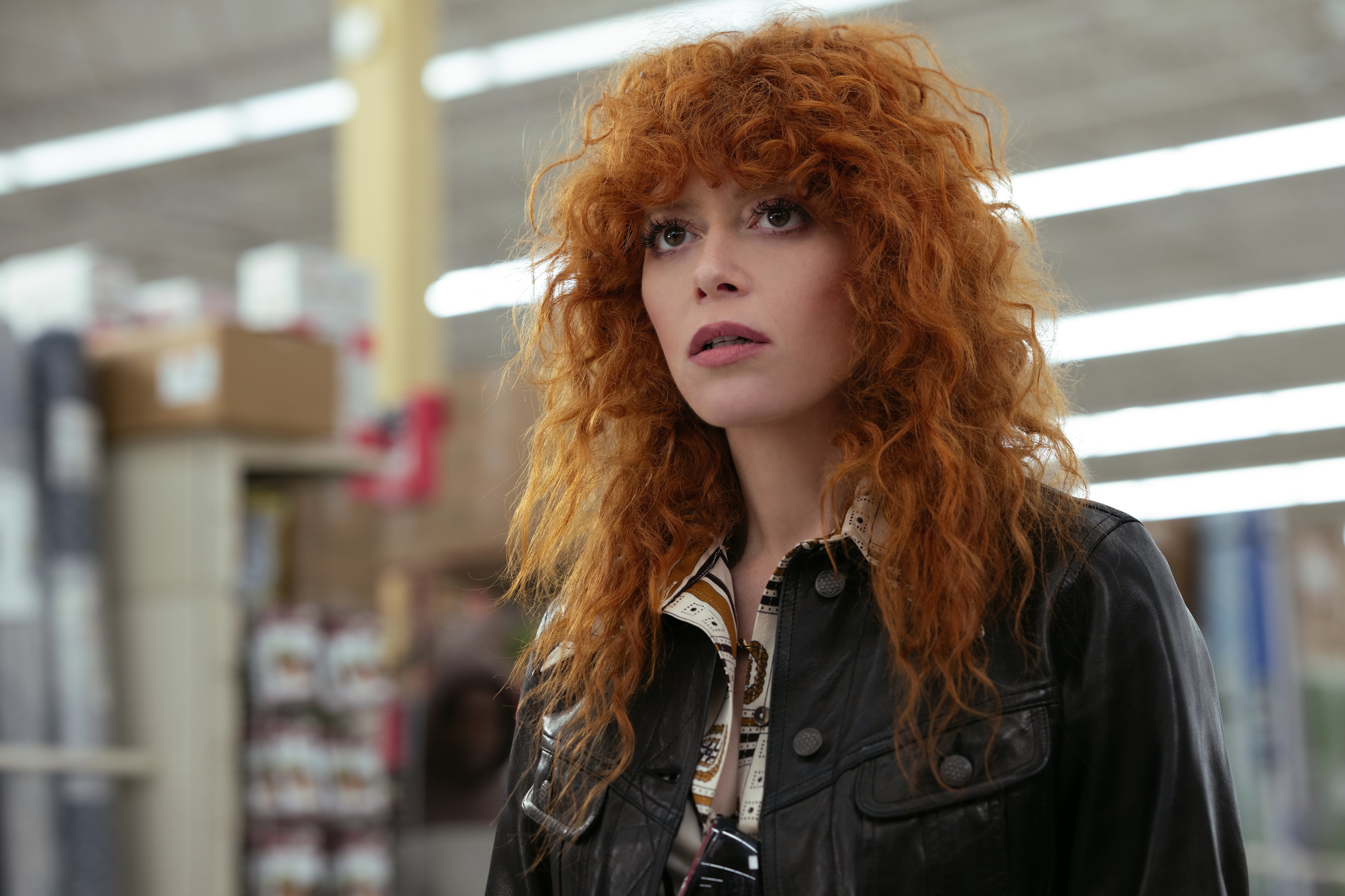 Natasha Lyonne, como Charlie Cale en el séptimo episodio de la segunda temporada de 'Poker Face'.
