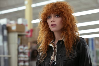 Natasha Lyonne, como Charlie Cale en el séptimo episodio de la segunda temporada de 'Poker Face'.