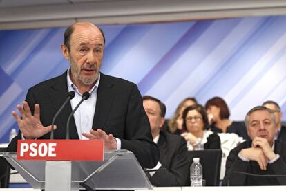 Alfredo Pérez Rubalcaba en el comité federal del PSOE.