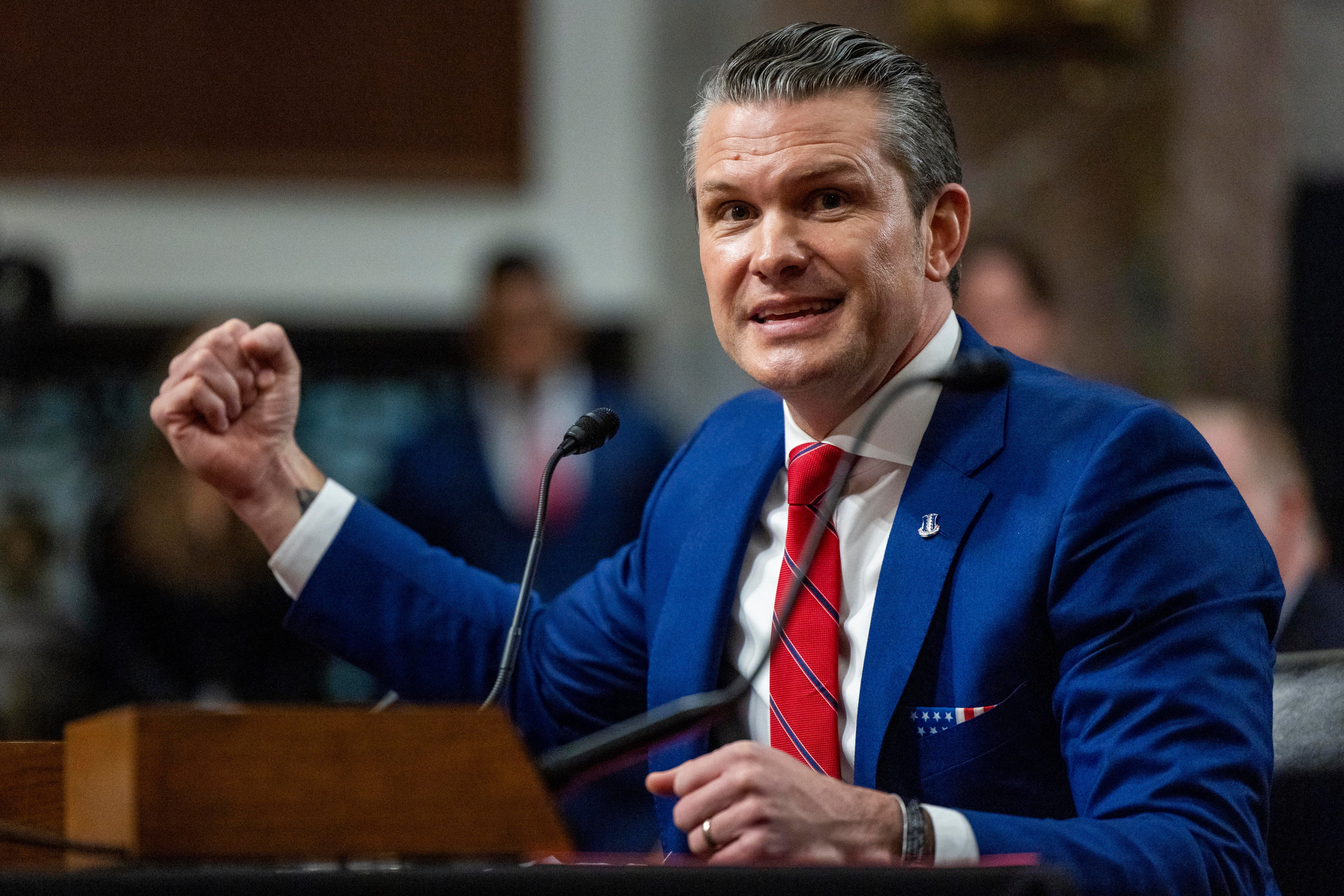 El candidato a secretario de Defensa de Trump, Pete Hegseth, se enzarza con los demócratas en su audiencia de confirmación