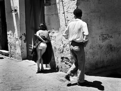 'Palma de Mallorca', 1959, una de las fotografías que Christer Strömholm tomó en España y que pueden verse en la exposición en la Fundación Mapfre, en Madrid.