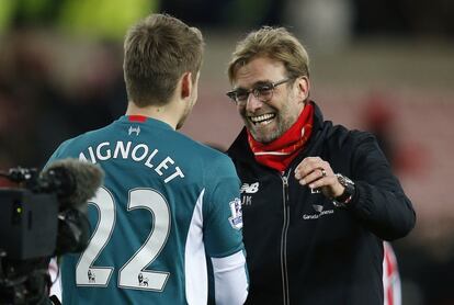 Klopp celebra con Mignolet la victoria del Liverpool ante el Sunderland.