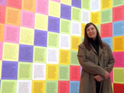 Jenny Holzer, durante la presentación, este jueves, de la muestra en Bilbao.