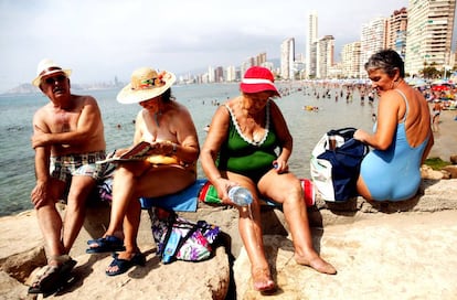 Un grupo de jubilados, en Benidorm.