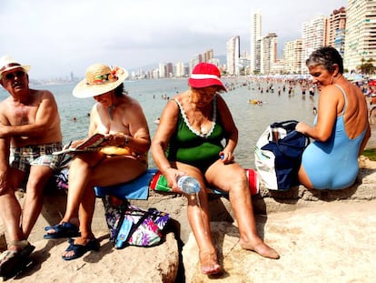 Un grupo de jubilados, en Benidorm.