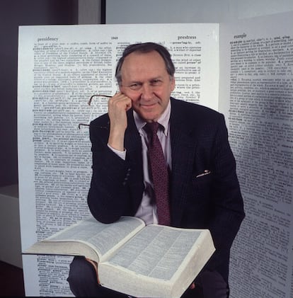 El escritor William Safire.