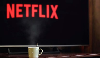 Logo de Netflix en un televisor