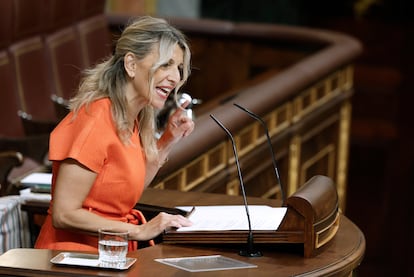 La vicepresidenta segunda del Gobierno y ministra de Trabajo, Yolanda Díaz, interviene en la sesión de control al Ejecutivo, este miércoles en el Congreso.