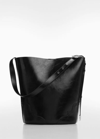 También de estilo shopper y de Mango, con detalles cowboy. 39,99 euros.