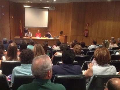 Cifuentes, reunida con los resposables de los colegios de Ciudad Lineal y Moratalaz.