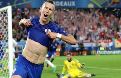 Ivan Perisic celebra su gol.