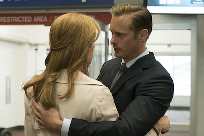 Alexander Skarsgard

Al actor sueco, que interpretó al repulsivo marido de Nicole Kidman en Big Little Lies, la emisión de la serie le pilló rodando en una zona aislada de Canadá. Cuando volvió a Nueva York, la percepción de la gente hacia él había cambiado de forma radical. “Aterricé en el aeropuerto y la gente me miraba como diciendo: ‘Eh, no nos gustas’”, declaró en Los Angeles Times. Un Globo de Oro al mejor actor de reparto seguro que le alivia las penas.