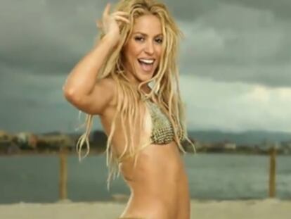Shakira en un fotograma del videoclip de su canción <i>Loca</i>, grabado en Barcelona
