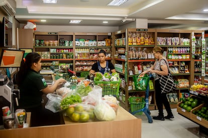 Vista del interior de una tienda del Grupo Korin, en la ciudad de São Paulo.