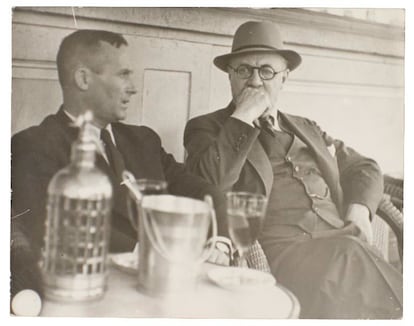 Joan Miró i Henri Matisse al cafè Les Deux Magots, París, ca. 1936. FotografIa de Pierre Matisse © Sotheby's