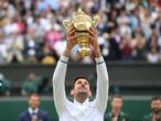 Wimbledon (United Kingdom), 11/07/2021.- Novak Djokovic of Serbia poses for a photo with the trophy after winning the men's final against Matteo Berrettini of Italy at the Wimbledon Championships, Wimbledon, Britain 11 July 2021. (Tenis, Italia, Reino Unido) EFE/EPA/NEIL HALL EDITORIAL USE ONLY