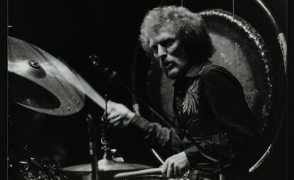 El baterista Ginger Baker durante un concierto en Hatfield, Reino Unido, en 1980.