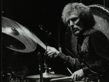 El baterista Ginger Baker durante un concierto en Hatfield, Reino Unido, en 1980.