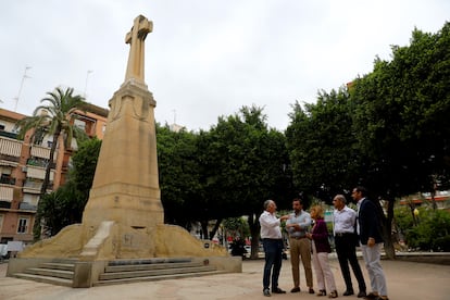 El PP y Vox de Elche mantendrán la cruz franquista de los caídos