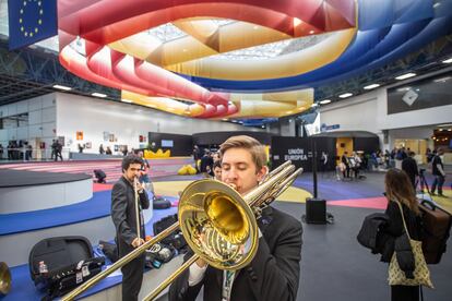 William Ronneburg, originario de Alemania, forma parte de la orquesta juvenil que tocará en el pabellón de la Unión Europea, invitada de honor de este año a la Feria. 