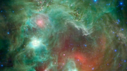 Imagen de la región de formación estelar NGC 2174, vista por el Telescopio Espacial Spitzer de la NASA, donde se revelan decenas de estrellas jóvenes envueltas en polvo.