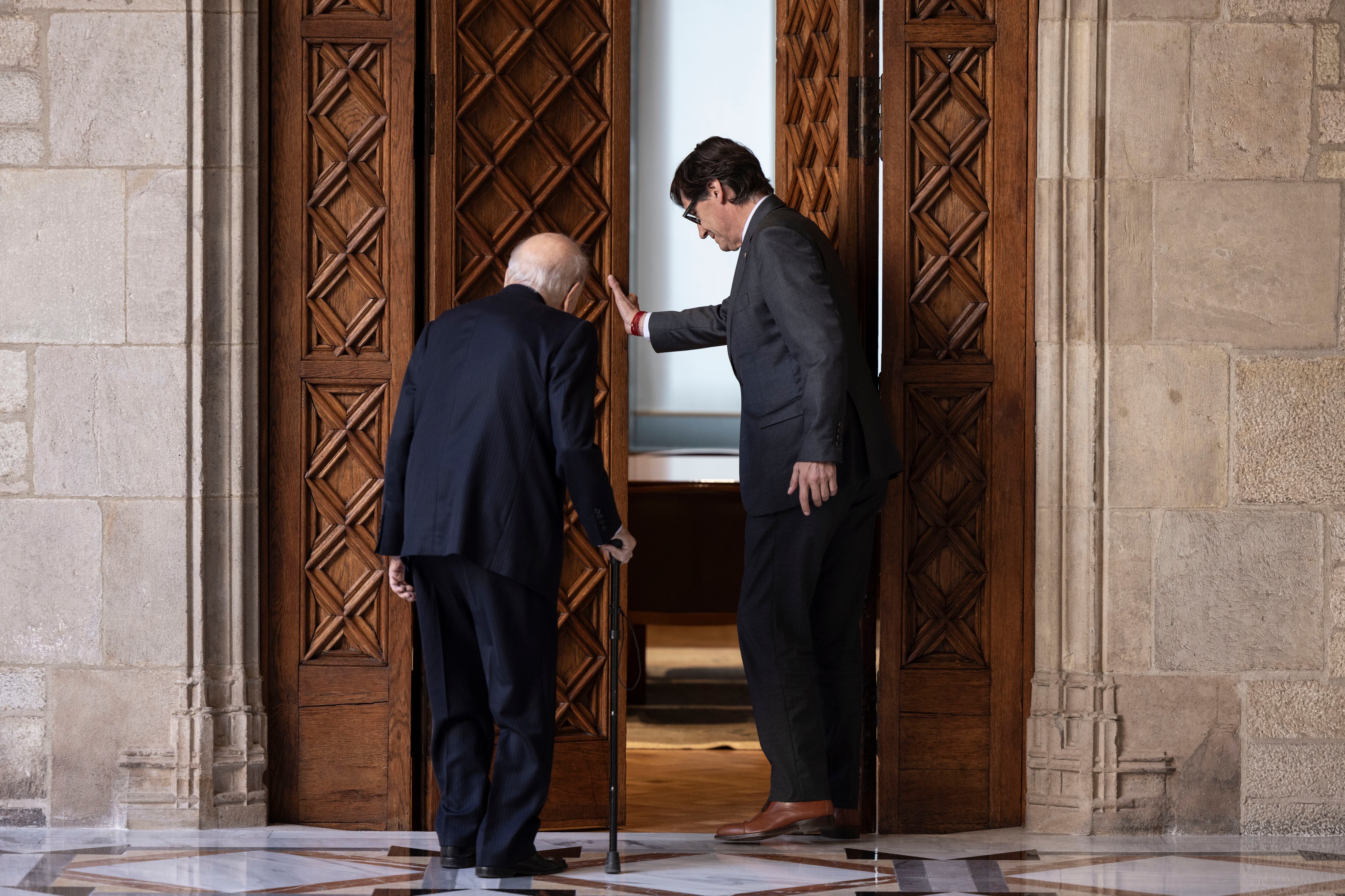 El presidente de la Generalitat, Salvador Illa, se  ha reunido esta tarde con el expresident Jordi Pujol en el Palau de la Generalitat. Massimiliano Minocri