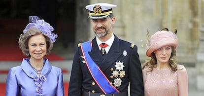 La reina Sofía en compañía de los Príncipes de Asturias, Felipe y Letizia.