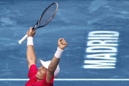 Tomas Berdych celebra su victoria.