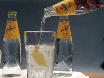 Tónica de Schweppes.