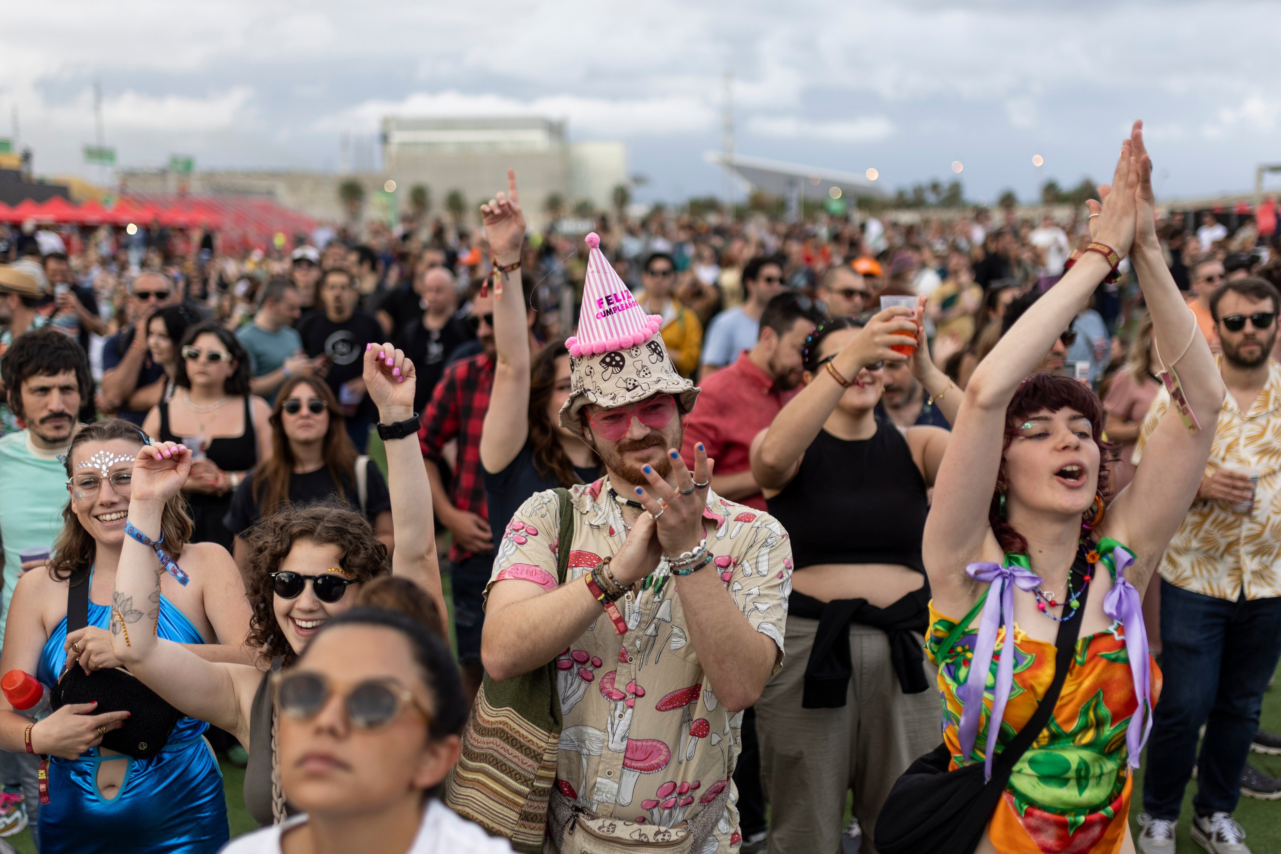 Centenares de personas asisten al concierto de Royel Otis en el Primavera Sound, el 1 de junio. 
