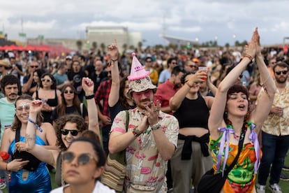 Centenares de personas asisten al concierto de Royel Otis en el Primavera Sound, el 1 de junio. 

