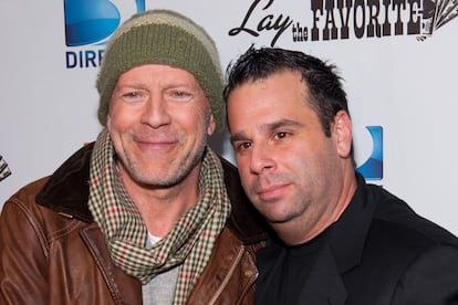 Bruce Willis y el productor Randall Emmett, responsable de casi todos los productos audiovisuales en los que aparece el actor en los últimos años.