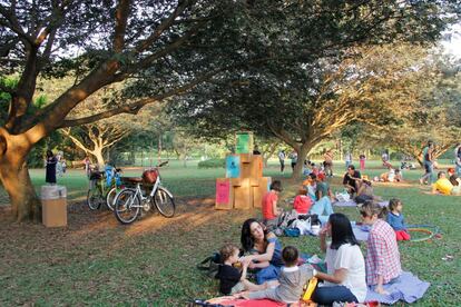 Famílias participam da Virada Sustentável em 2013, no Parque Villa-Lobos.