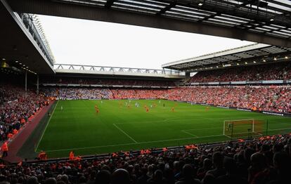 Imagen panorámica del estadio de Anfield Road.