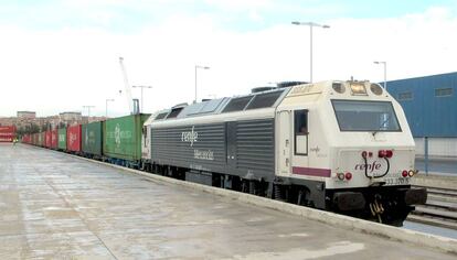 Un tren de Renfe Mercancías.