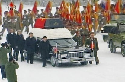 Imagen de la televisión KRT en la que se aprecia el ataúd de Kim Jong-il.