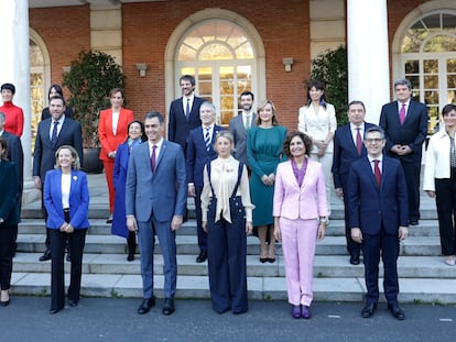 Foto de familia del nuevo Consejo de Ministros, este miércoles en La Moncloa.