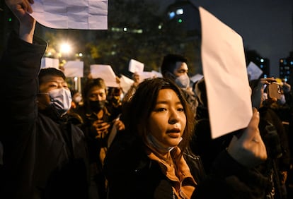 Manifestantes contra las restricciones sanitarias, ayer en Pekín.