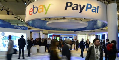 Expositor de eBay y PayPal en la feria del móvil en Barcelona.