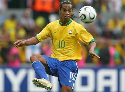 Ronaldinho, en un partido con la selección brasileña.