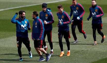 Isco, a la izquierda, en el entrenamiento con España.